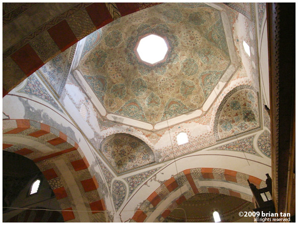 Edirne Old Mosque: A smaller central dome